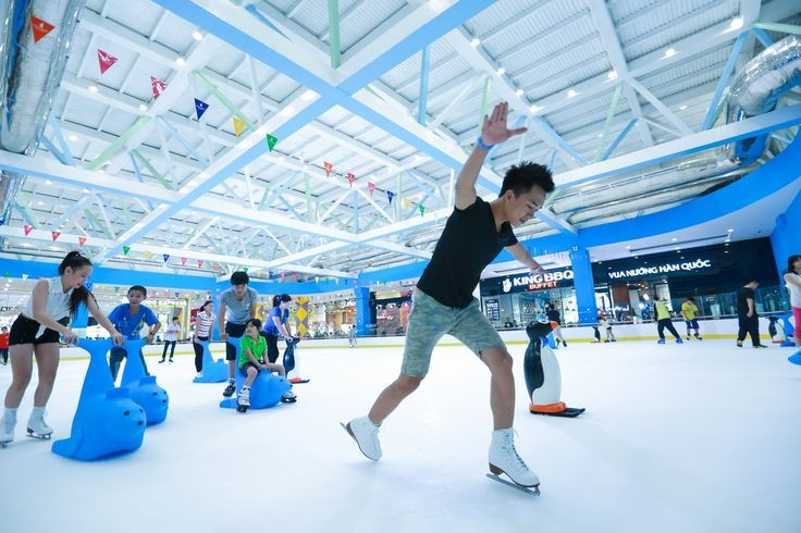 Sân trượt băng Vinpearlland Ice Rink Royal City
