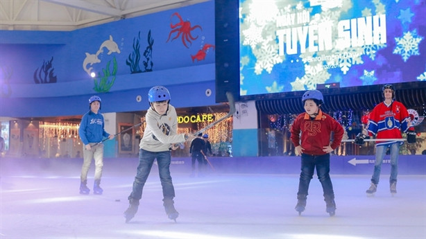 Sân trượt băng Vinpearlland Ice Rink Royal City
