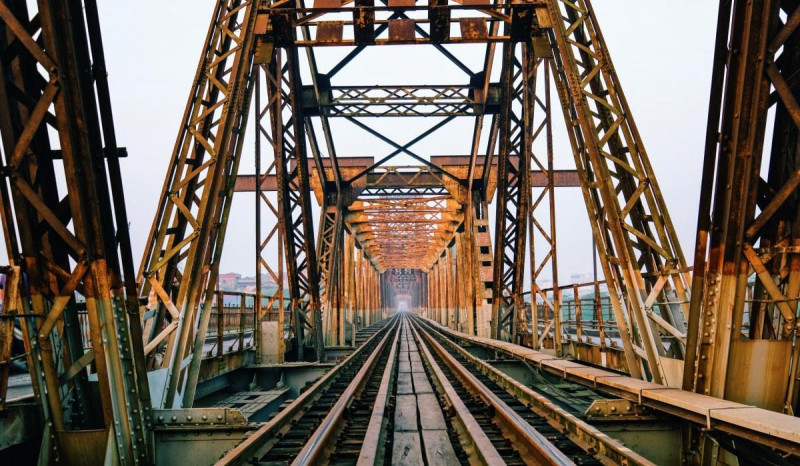 Cầu Long Biên là một trong những cây cầu lâu đời tại thủ đô Hà Nội