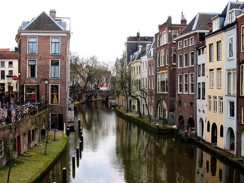 Utrecht được biết đến là một thành phố lâu đời nhất của Hà Lan nhưng lại ẩn chứa sự năng động, trẻ trung