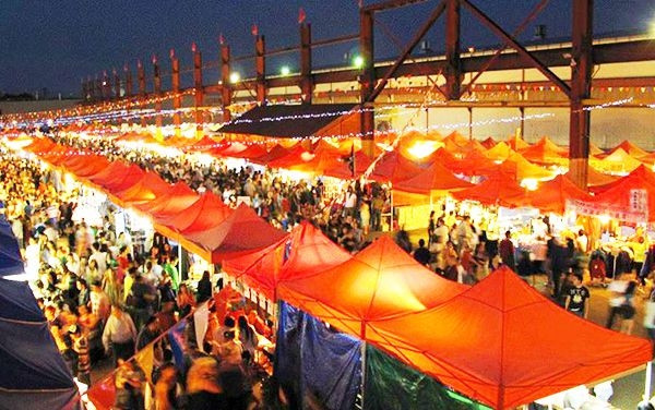 Chợ đêm Tây Đô thu hút khách du lịch trong nước lẫn ngoài nước.