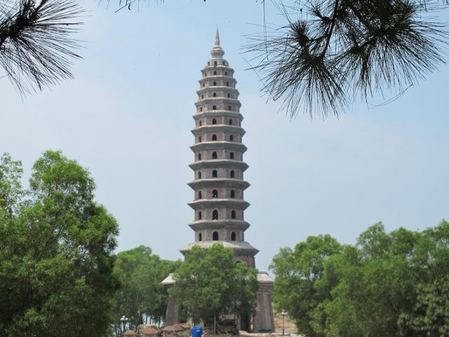 Tháp Phổ Quang cao hơn 5m tại Chùa Phật Tích