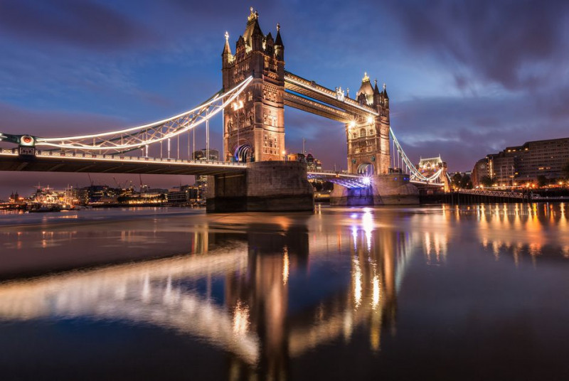 Tháp Cầu Trên Sông Thames