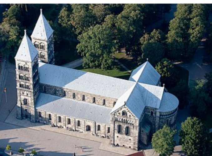 Toàn cảnh nhà thờ Lund nhìn từ trên cao