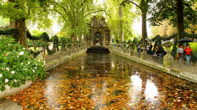 Công viên Luxembourg vào mùa thu.