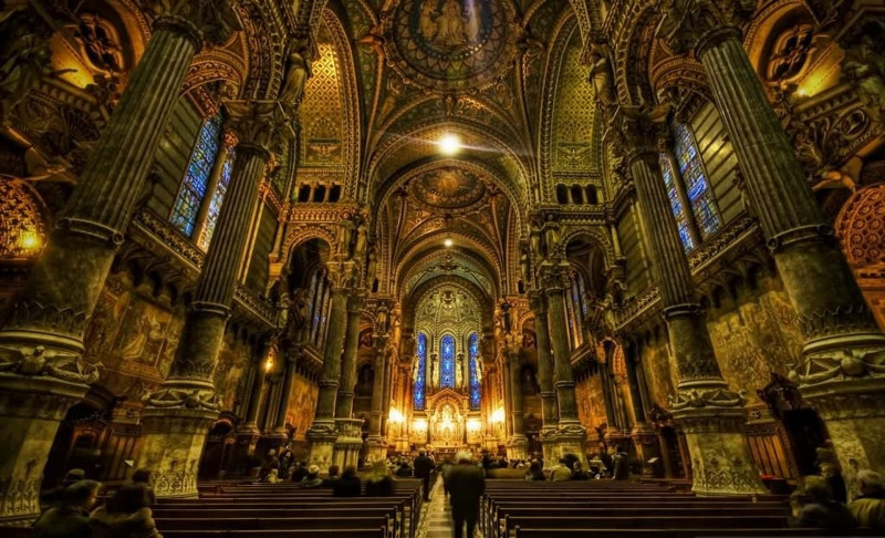 Nhà thờ Đức bà Paris toàn cảnh bên trong.
