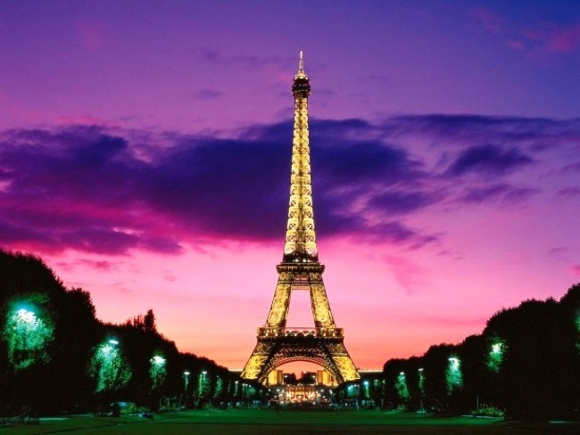 Tháp Eiffel rực rỡ