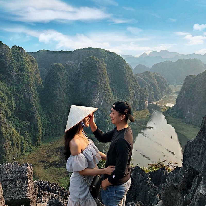 Nhờ sự đa dạng về cảnh quan gồm núi, sông, hang động, Ninh Bình là lựa chọn lý tưởng cho những du khách muốn trải nghiệm thiên nhiên theo những cách khác nhau.