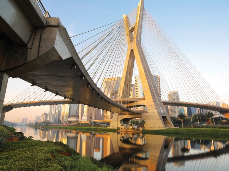 Sao Paolo là thành phố lớn nhất và đông dân nhất của Brazil