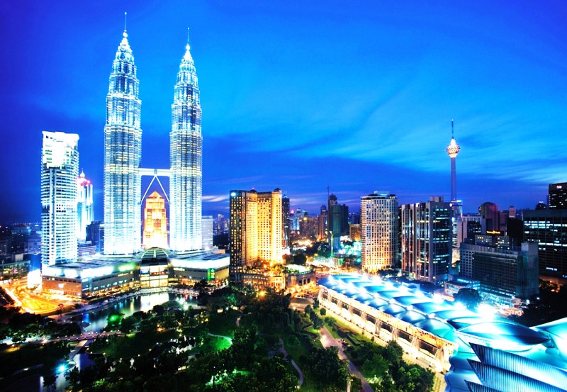 Thủ đô Kuala Lumpur rực rỡ về đêm