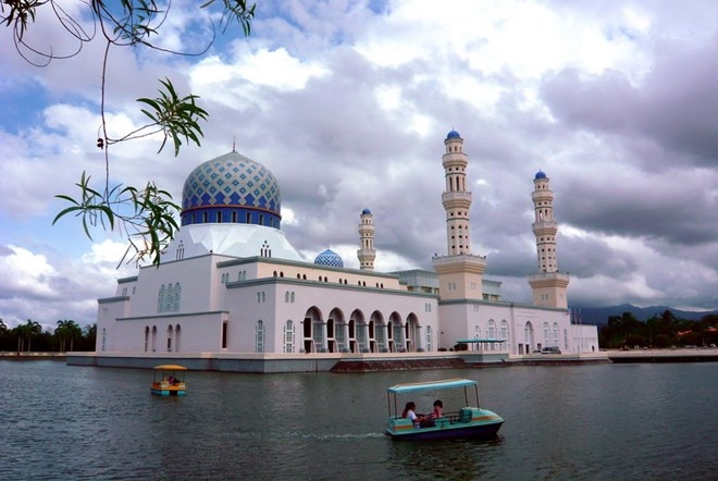 Vẻ đẹp kiến trúc nhà thờ Hồi giáo của thành phố cảng Kota Kinabalu