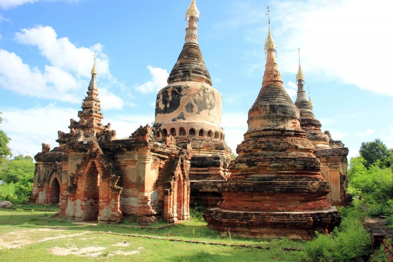 Tu viện Bagaya Kyaung của làng Inhwa