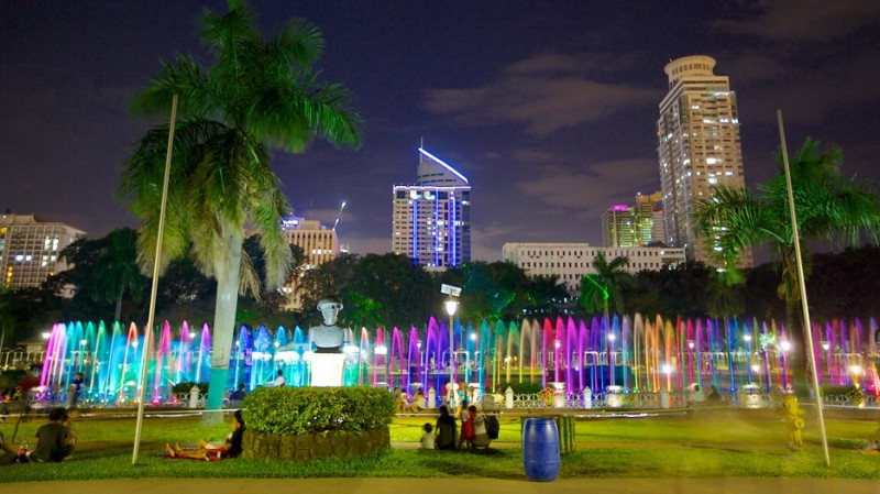 Công viên Rizal lung linh trong ánh điện