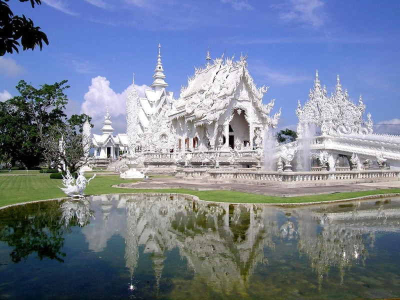 Chùa Wat Rong Khun ở Thái Lan.