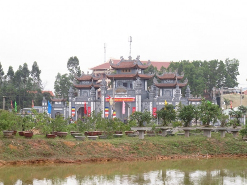 Một góc chùa Trình nhìn từ xa