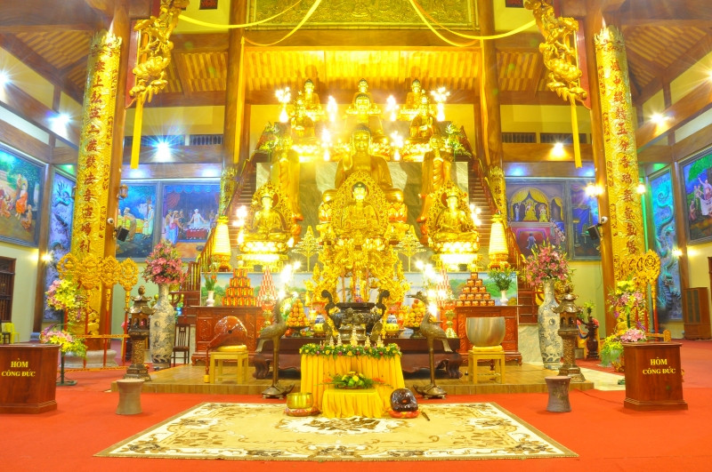 Đại Hùng Bảo Điện ( chùa chính) tại Chùa Ba Vàng