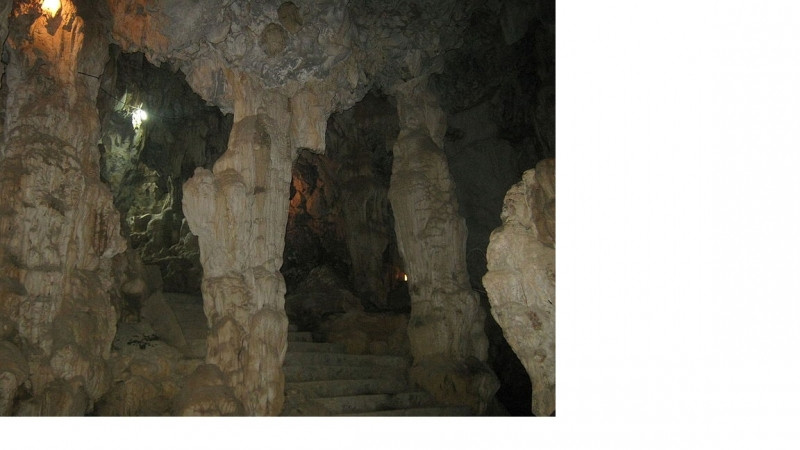 Hang động đá ở Địch Lộng, Kẽm Trống