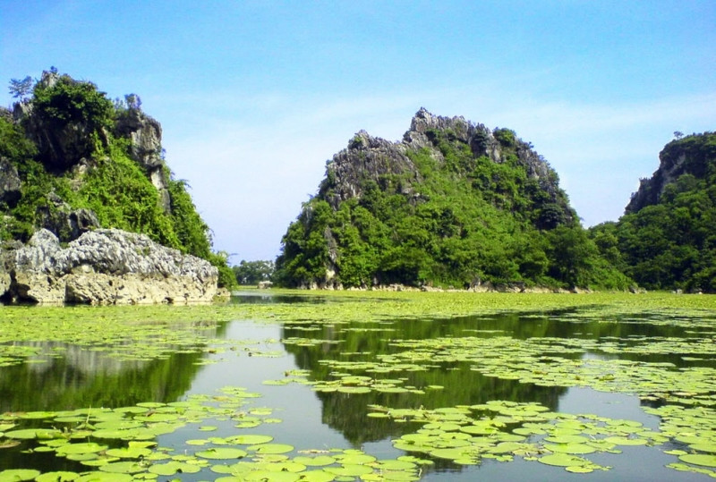 Hồ Quan Sơn là địa điểm du lịch giá rẻ mà bạn có thể bất kỳ lúc nào