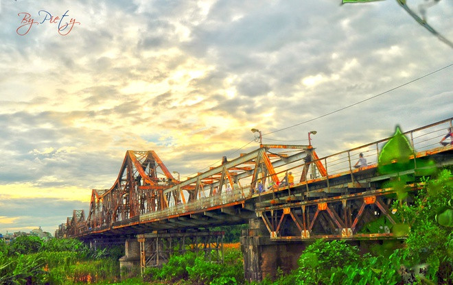 Cầu Long Biên – điểm hẹn hò hấp dẫn