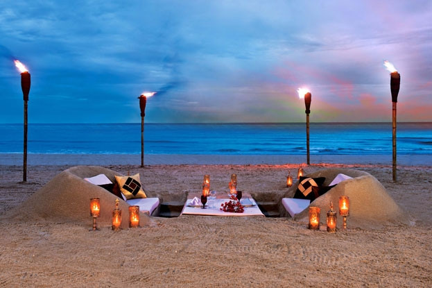 Bữa tiệc đêm lãng mạn trên cát