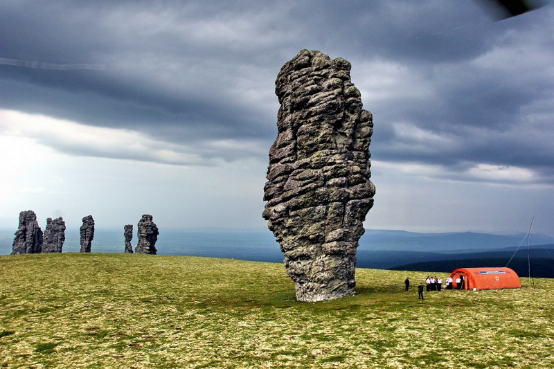 Cột đá Monolith khổng lồ ở Siberia