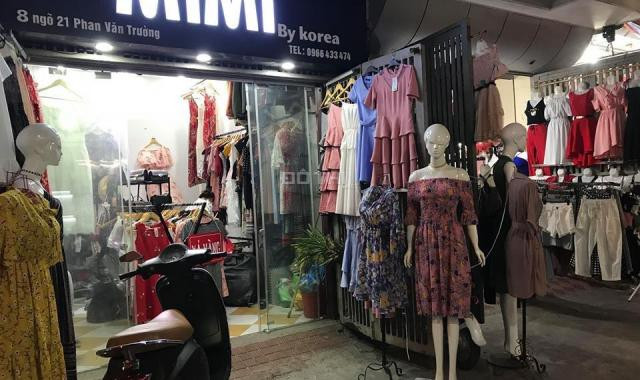 Chợ Xanh đã sớm trở thành điểm mua sắm giá rẻ dành cho sinh viên Hà Nội.