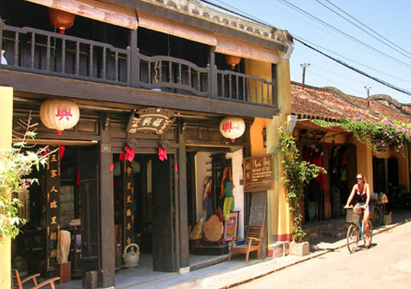 Tiệm may B’lan Silk tại 23 Trần Phú