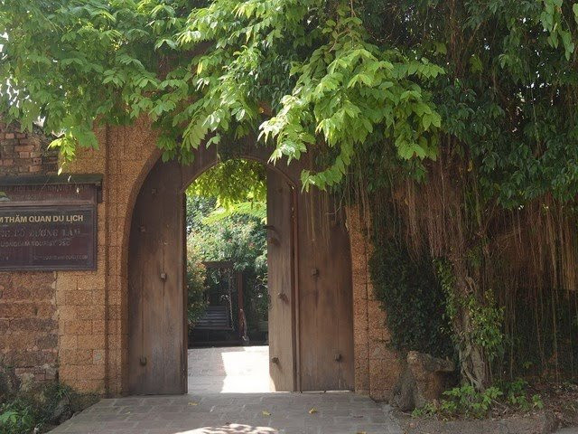 Cổng một ngôi nhà cổ ở Đường Lâm