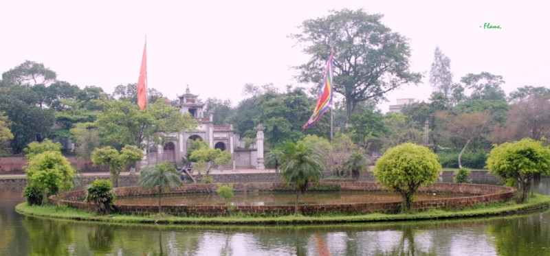 Toàn cảnh Giếng Ngọc trước đền thờ An Dương Vương, nơi Trọng Thủy gieo mình tự vẫn.