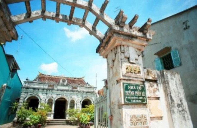 Cổng ngôi nhà cổ Huỳnh Thủy Lê