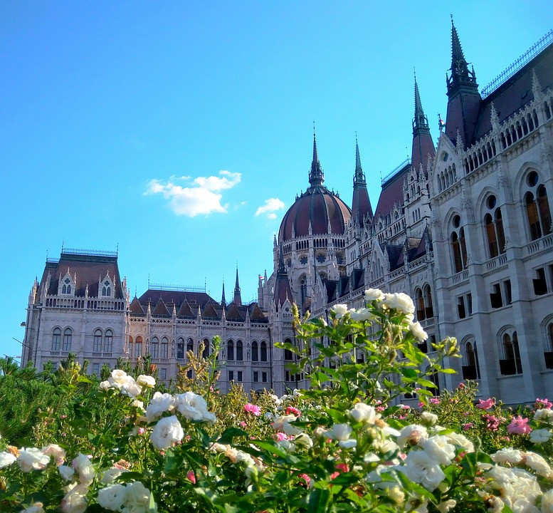 Budapest tràn ngập ánh nắng và sắc xuân