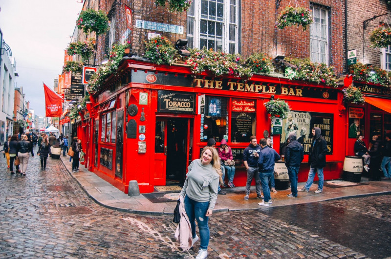 Ghé thăm một quán rượu là một trong mười việc mà bạn nên làm khi đến Dublin
