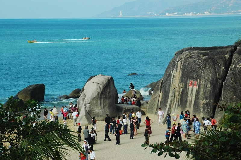 Bãi biển Thiên Nhai Giác Hải thu hút khá nhiều khách du lịch