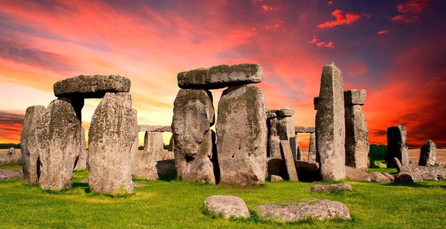 Stonehenge là một công trình tượng đài cự thạch
