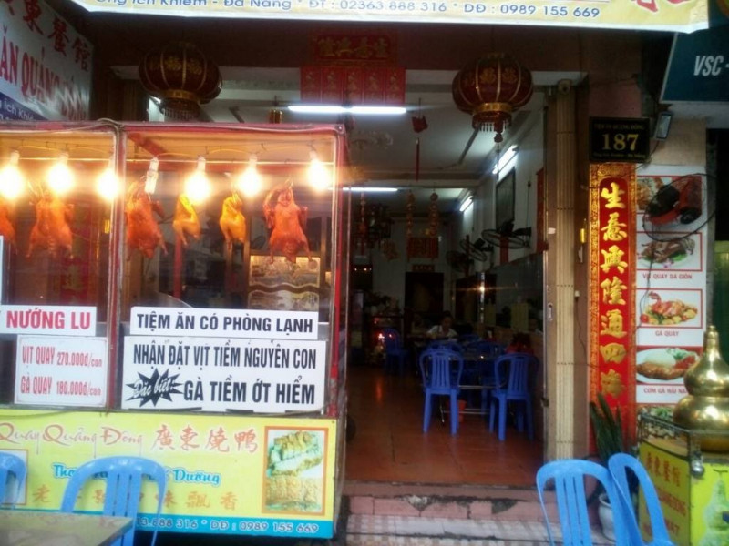 Cửa trước tiệm ăn Quảng Đông