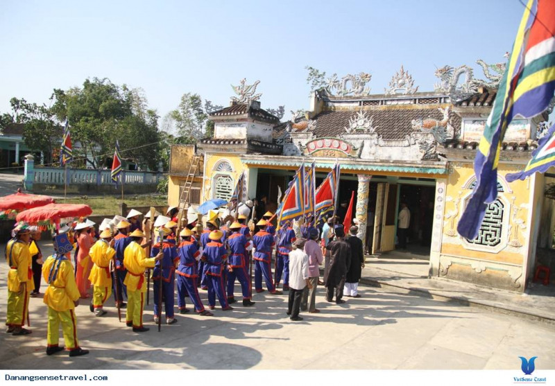 Lễ hội ở làng cổ Túy Loan