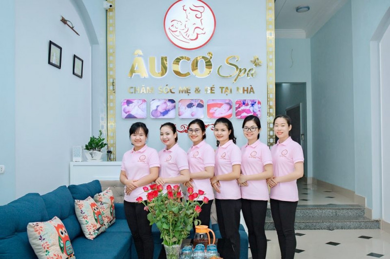 Đội ngũ tắm bé của Âu Cơ spa