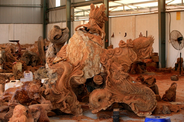 Sản phẩm chạm khắc gỗ Đông Giao