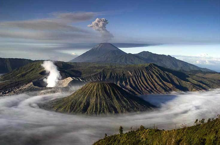 Bromo là một ngọn núi lửa được nhiều người biết đến với cảnh đẹp hùng vĩ.
