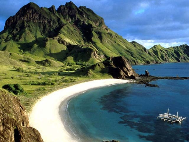 Komodo là một hòn đảo khá nổi tiếng ở Indonesia và được nhiều người biết đến bởi vẻ đẹp đặc trưng vốn có