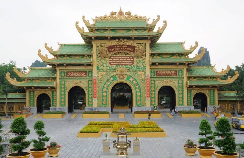 Lạc cảnh Đại Nam Văn Hiến, nơi đặt đền thờ 18 vị vua Hùng