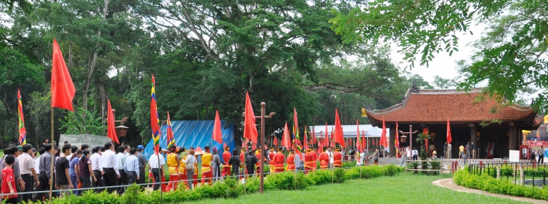 Lễ hội Lam Kinh thu hút du khách gần xa