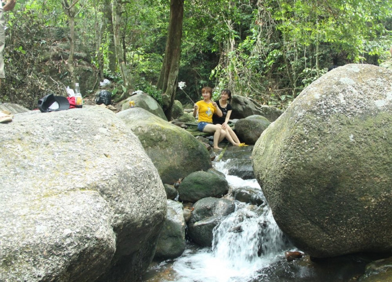 Thác nước Hang Chiêng