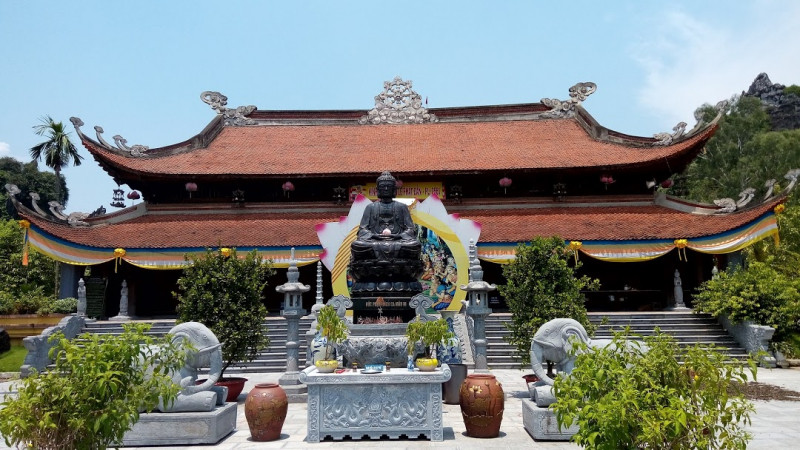 Chùa Hang không chỉ là địa điểm tâm linh mà còn có rất nhiều cảnh đẹp