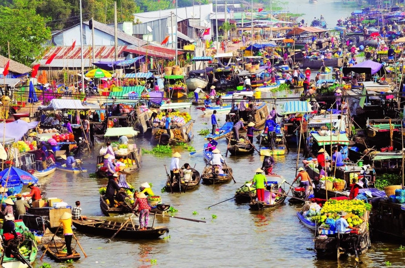Vùng đất ngã Năm, một cái chợ nổi đã có từ lâu đời và là chợ nhộn nhịp nhất tại vùng đồng bằng Sông Cửu Long.