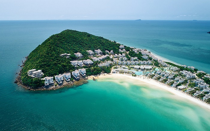 Đảo Ngọc Phú Quốc từ lâu đã trở thành điểm du lịch nghỉ dưỡng nổi tiếng với biển xanh, cát trắng, nắng vàng cùng khí hậu gió mùa nhiệt đới.