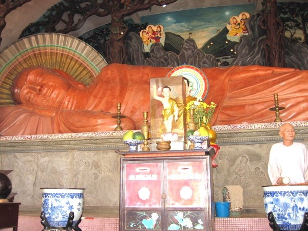 Chánh điện là nơi Phật nhập niết bàn