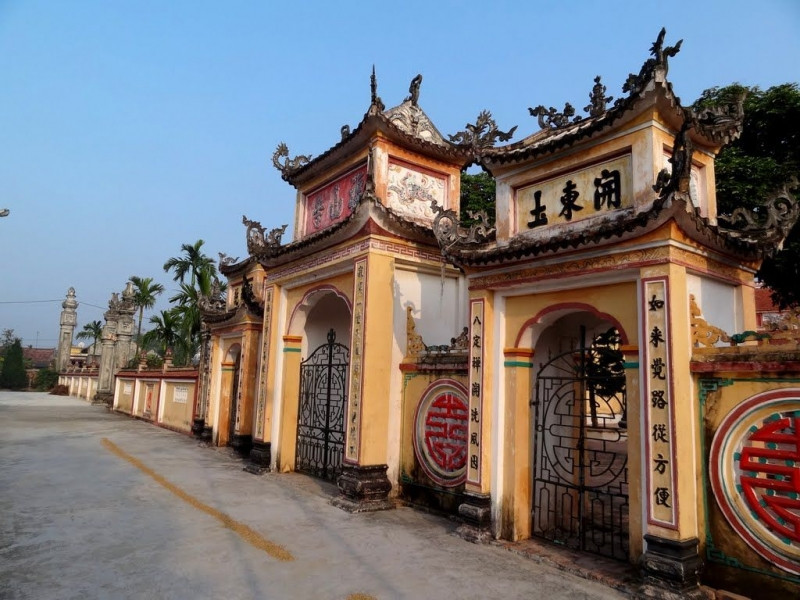Tam quan chùa Lương