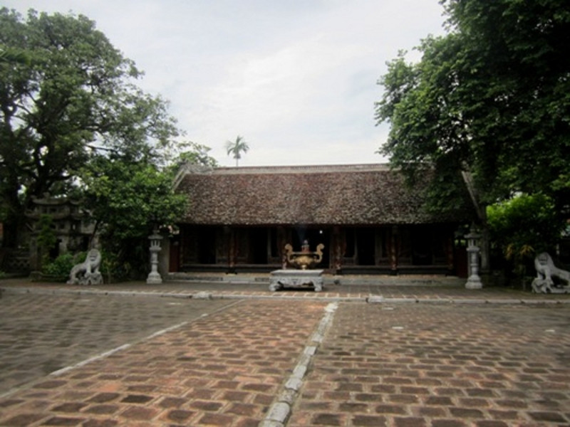 Chính điện đền thờ thánh Nguyễn