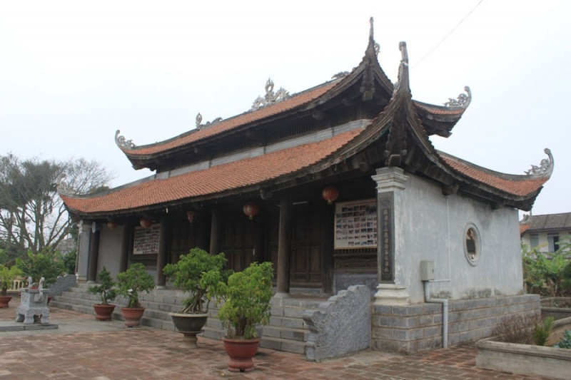 Chính điện đền thờ Nguyễn Công Trứ